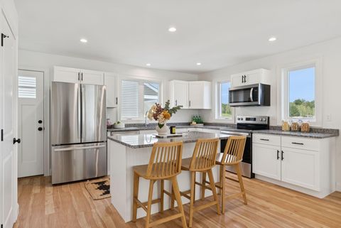 Photo of 5 Feldspar Lane #3, Cumberland, ME 04021 (MLS # 1647515)