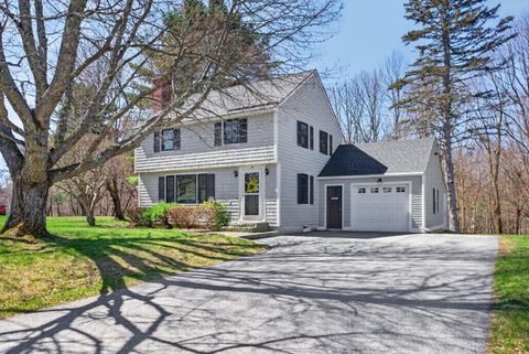 Photo of 14 Hillview Road, Gorham, ME 04038 (MLS # 1659689)