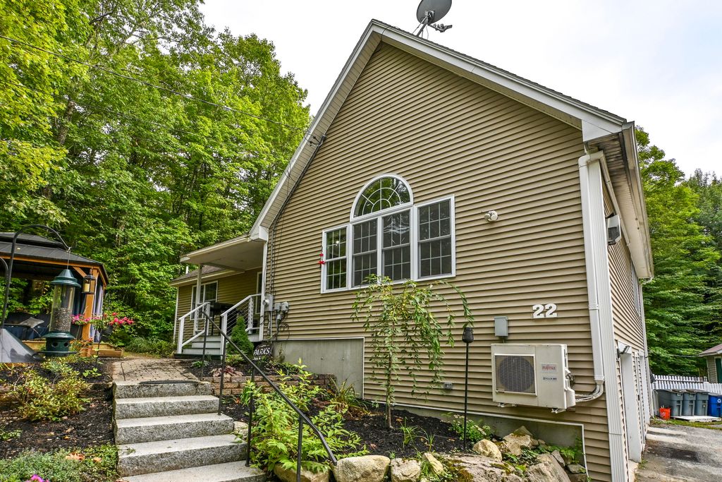 Photo of 22 Eisenhower Court, Naples, ME 04055 (MLS # 1663756)