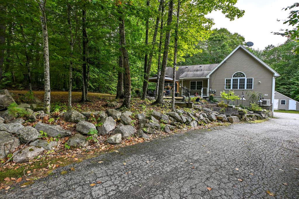 Photo of 22 Eisenhower Court, Naples, ME 04055 (MLS # 1663756)