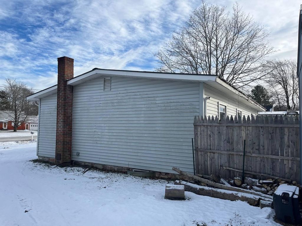 Photo of 40 Lakeview Dr, Rockland, ME 04841 (MLS # 1650305)