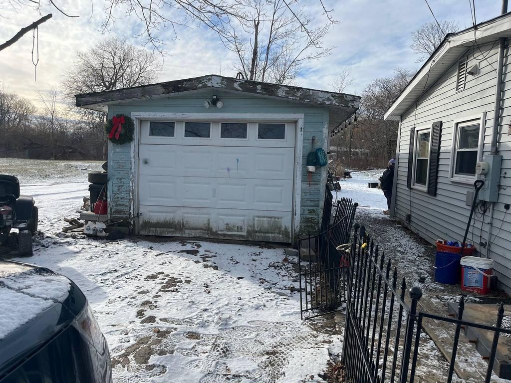 Photo of 40 Lakeview Dr, Rockland, ME 04841 (MLS # 1650305)