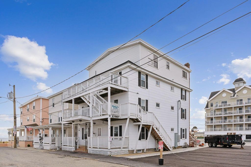 Photo of 5 Kinney Avenue #204, Old Orchard Beach, ME 04064 (MLS # 1640467)