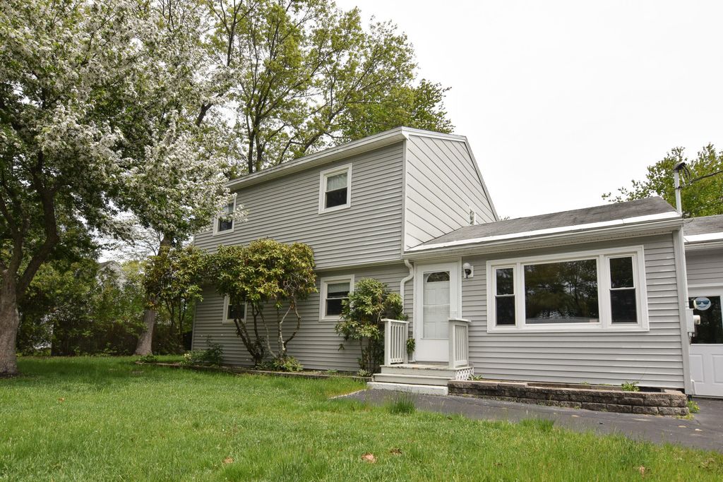 Photo of 92 Farview Drive, Sanford, ME 04073 (MLS # 1663692)