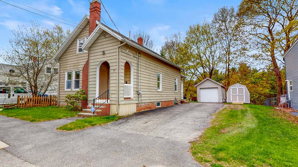 Photo of 19 Fairlawn Avenue, Lewiston, ME 04240 (MLS # 1661778)
