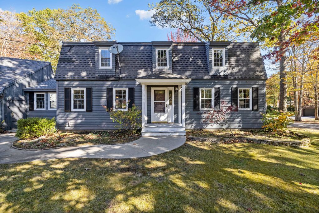Photo of 13 Waco Drive, Biddeford, ME 04005 (MLS # 1641357)