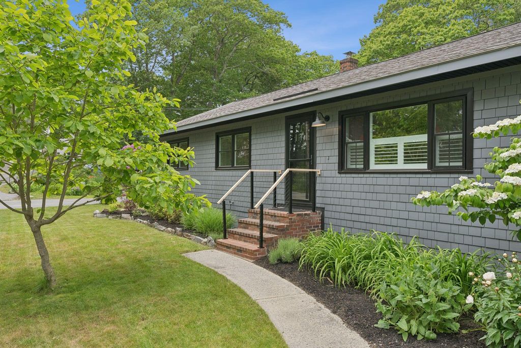 Photo of 293 Fowler Road, Cape Elizabeth, ME 04107 (MLS # 1641615)