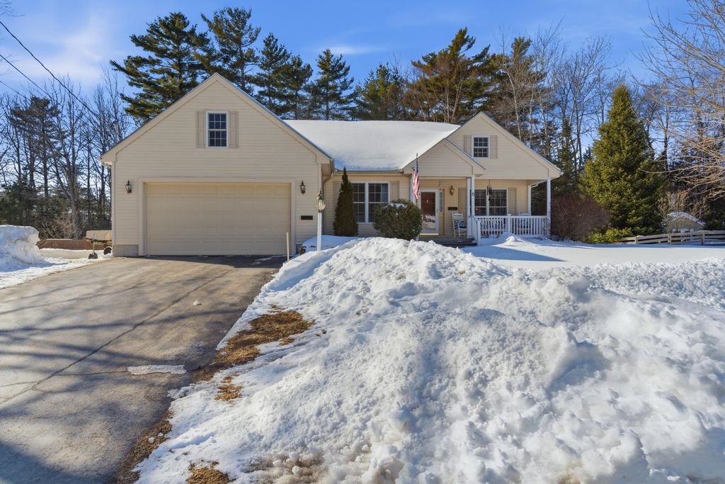 Photo of 6 Mountain Ash Avenue, Brunswick, ME 04011 (MLS # 1651858)