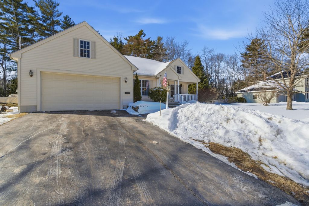 Photo of 6 Mountain Ash Avenue, Brunswick, ME 04011 (MLS # 1651858)