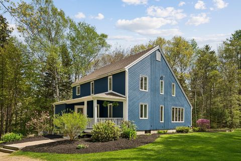 Photo of 14 Oak Ridge Road, Brunswick, ME 04011 (MLS # 1662786)
