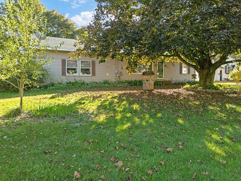 Photo of 148 Eastern Avenue, Augusta, ME 04330 (MLS # 1640255)