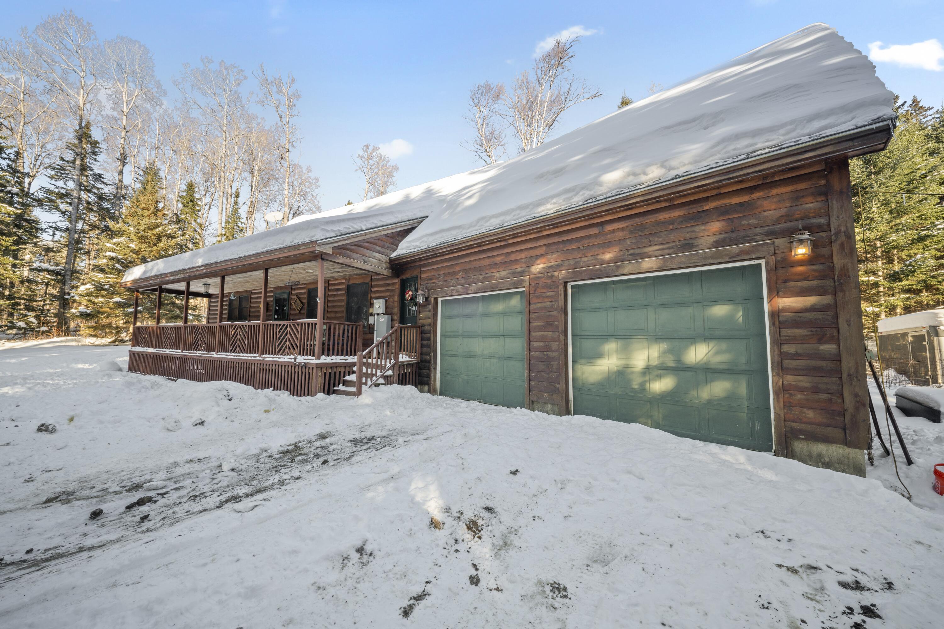 Right Side / Garage