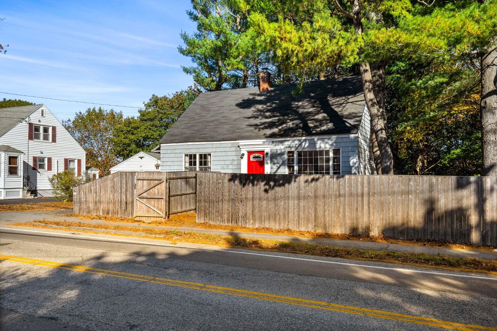 Photo of 404 Lincoln Street, South Portland, ME 04106 (MLS # 1641402)