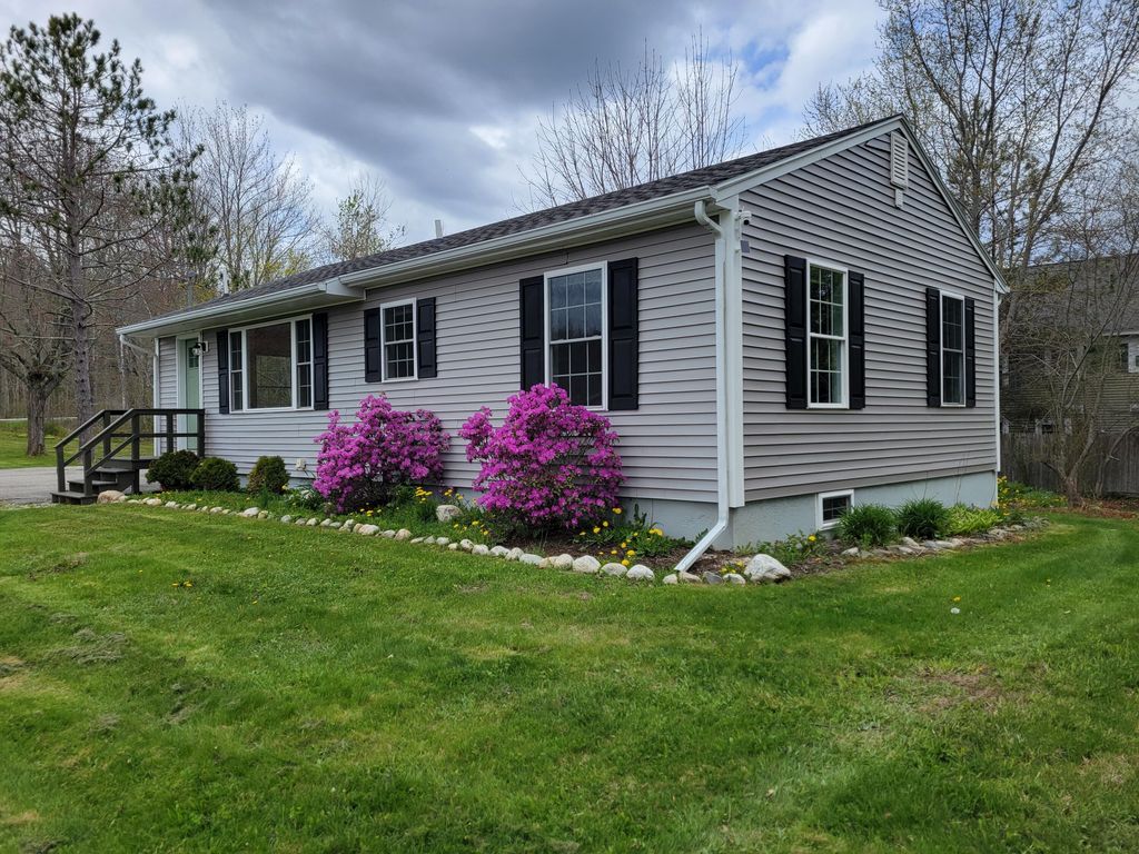 Photo of 4 Bayview Street, Searsport, ME 04974 (MLS # 1662200)