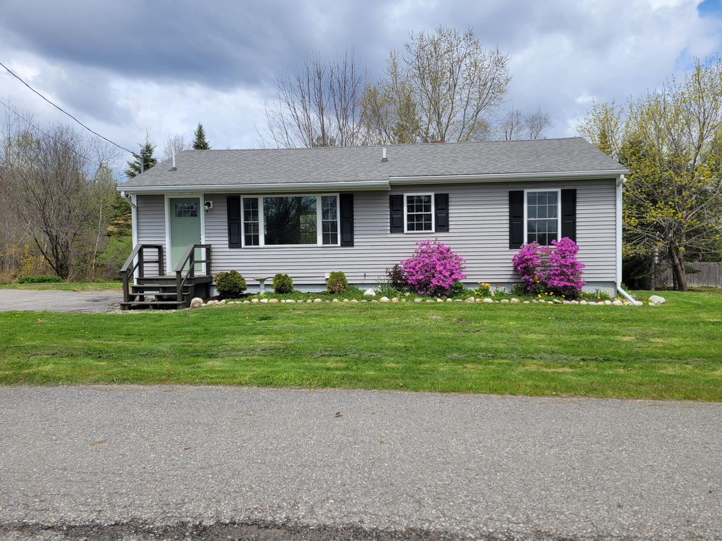 Photo of 4 Bayview Street, Searsport, ME 04974 (MLS # 1662200)