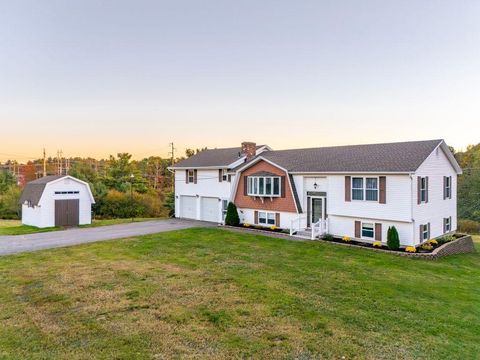 Photo of 224 New County Road, Saco, ME 04072 (MLS # 1640368) Photo of 224 New County Road, Saco, ME 04072 (MLS # 1640368)