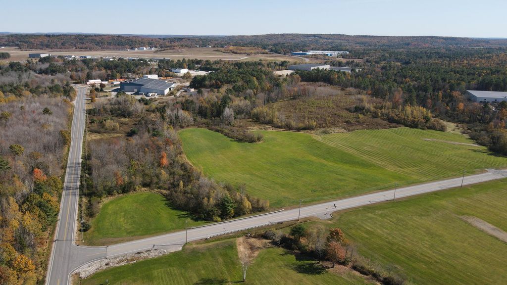 Photo of 586 Lewiston Junction Road, Auburn, ME 04210 (MLS # 1656336)