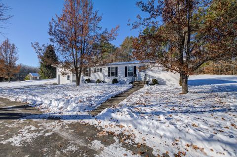 Photo of 6 Williams Lane, Raymond, ME 04071 (MLS # 1646100)