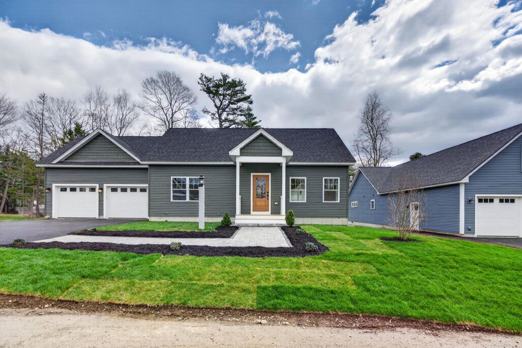 Photo of 29 Forest Glenn Lane, Topsham, ME 04086 (MLS # 1659217)