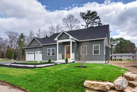 Photo of 29 Forest Glenn Lane, Topsham, ME 04086 (MLS # 1659217)