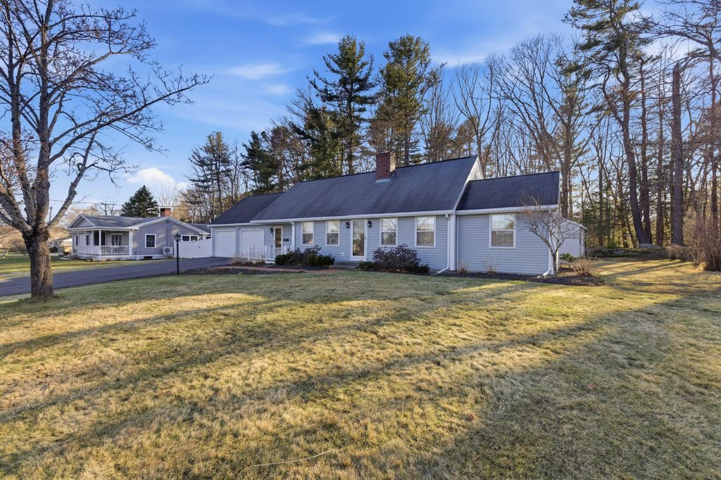 Photo of 10 Longview Terrace, Kennebunk, ME 04043 (MLS # 1657378)