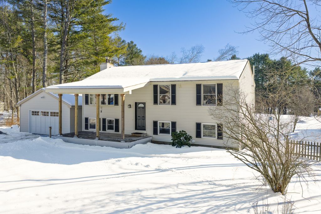 Photo of 5 Partridge Lane, Gray, ME 04039 (MLS # 1650345)