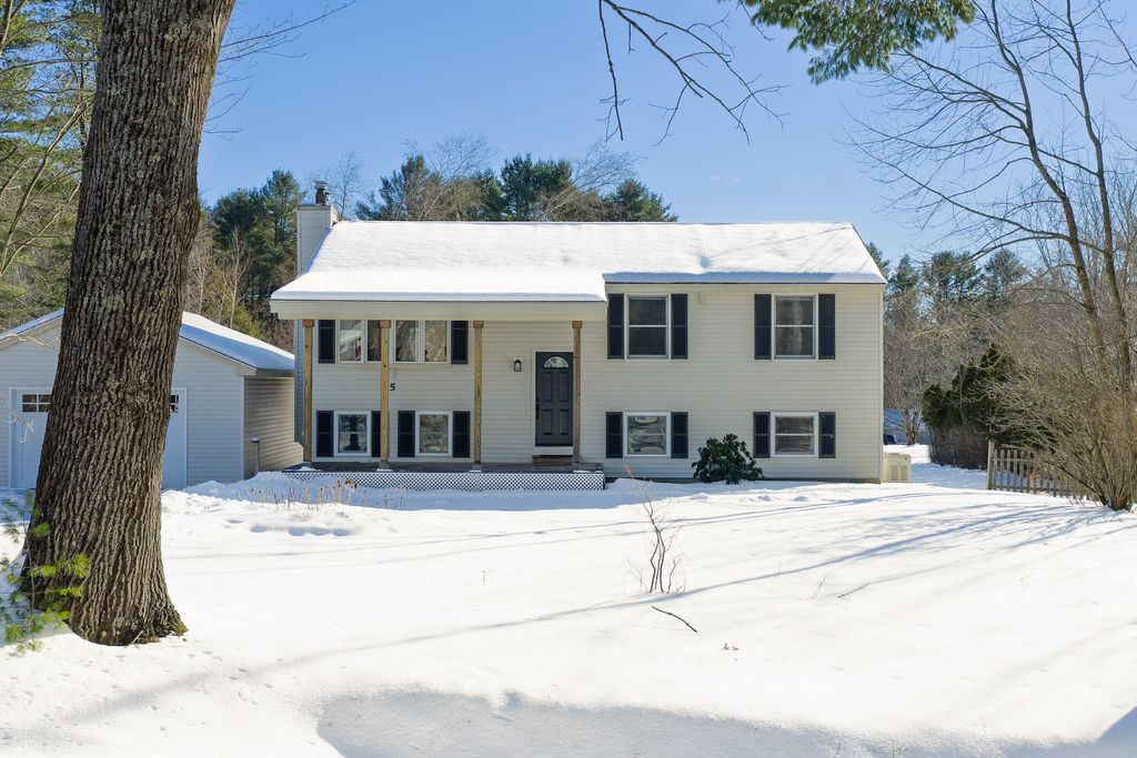 Photo of 5 Partridge Lane, Gray, ME 04039 (MLS # 1650345)