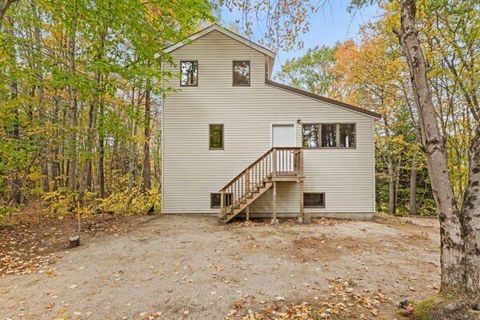 Photo of 6 Lookout Lane, Raymond, ME 04071 (MLS # 1641146)