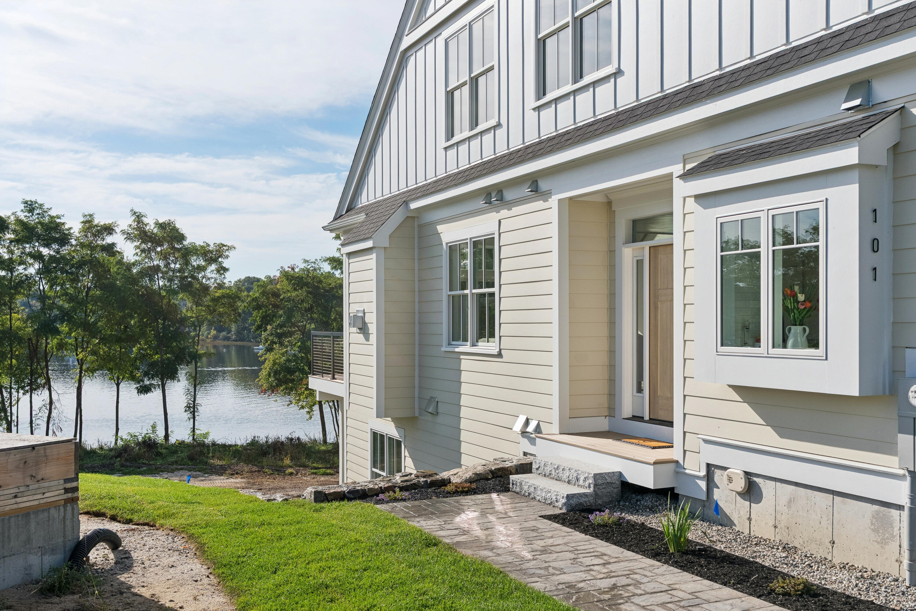 7 Isle Ave Avenue 101