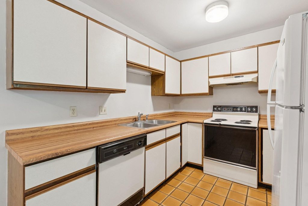 Photo of 85 Middle Street #10, Hallowell, ME 04347 (MLS # 1654054)