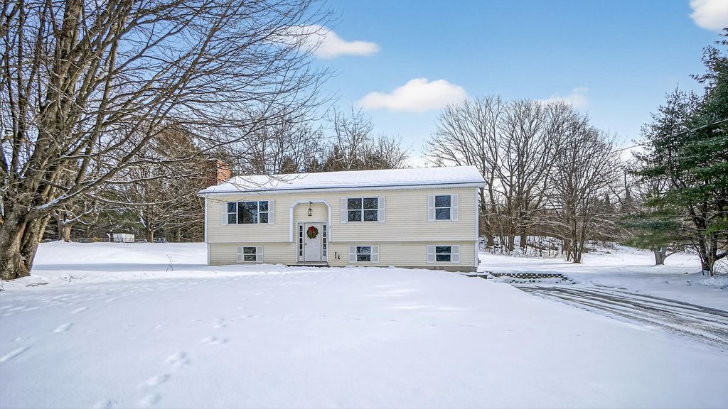 Photo of 5 Mountain View Lane, Standish, ME 04084 (MLS # 1648761)