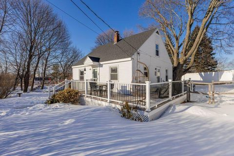 Photo of 2 Ridgeland Avenue, South Portland, ME 04106 (MLS # 1653125)