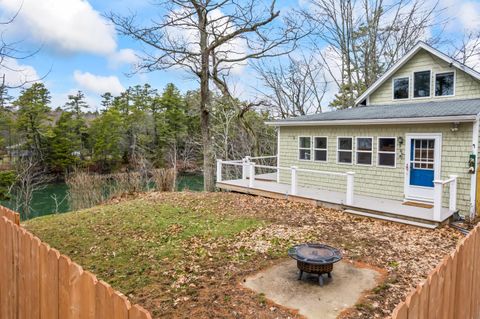 Photo of 618 Gurnet Road, Brunswick, ME 04011 (MLS # 1658255)