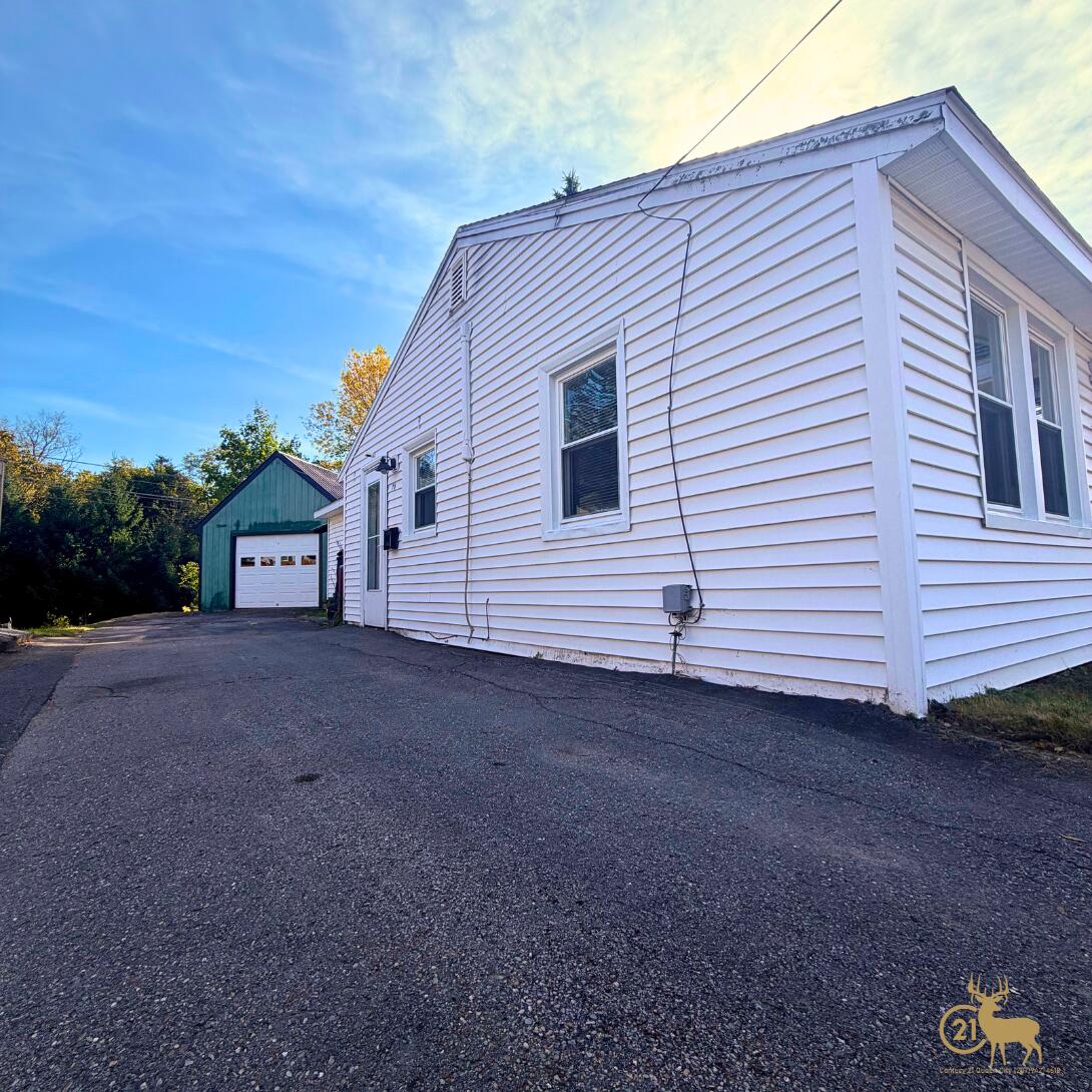 76 Falvey Street