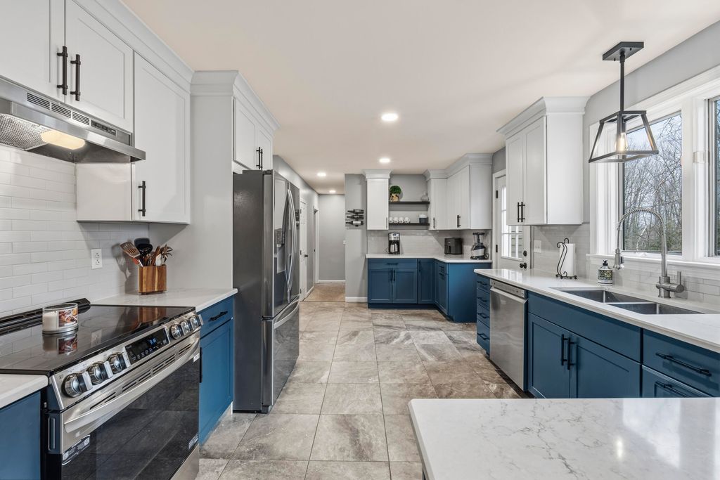 Photo of 160 Fairway Drive, Auburn, ME 04210 (MLS # 1656290)