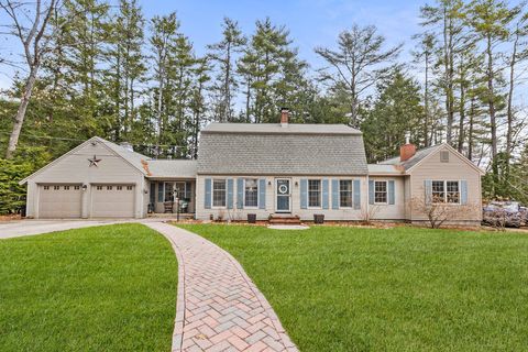 Photo of 28 Hillview Avenue, Limerick, ME 04048 (MLS # 1657121)