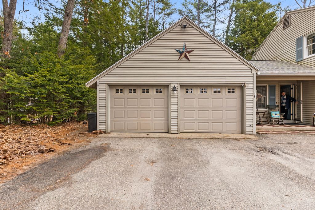 Photo of 28 Hillview Avenue, Limerick, ME 04048 (MLS # 1657121)