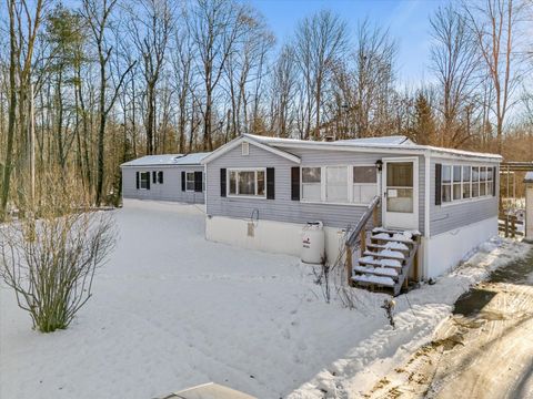 Photo of 336 Lakeview Road, Glenburn, ME 04401 (MLS # 1646870)