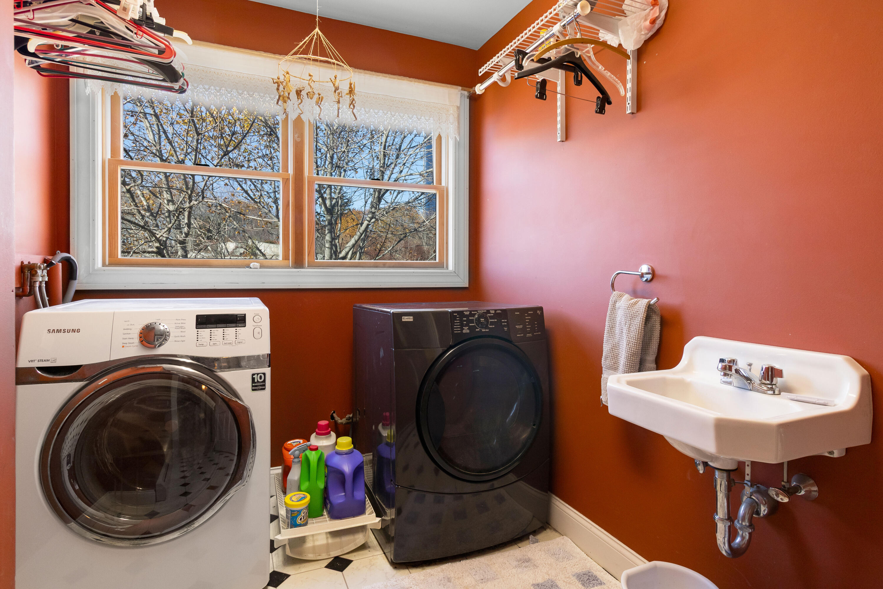 Vinalhaven, Maine, 04863, United States, 4 Bedrooms Bedrooms, ,4 BathroomsBathrooms,Residential,Active,2029769