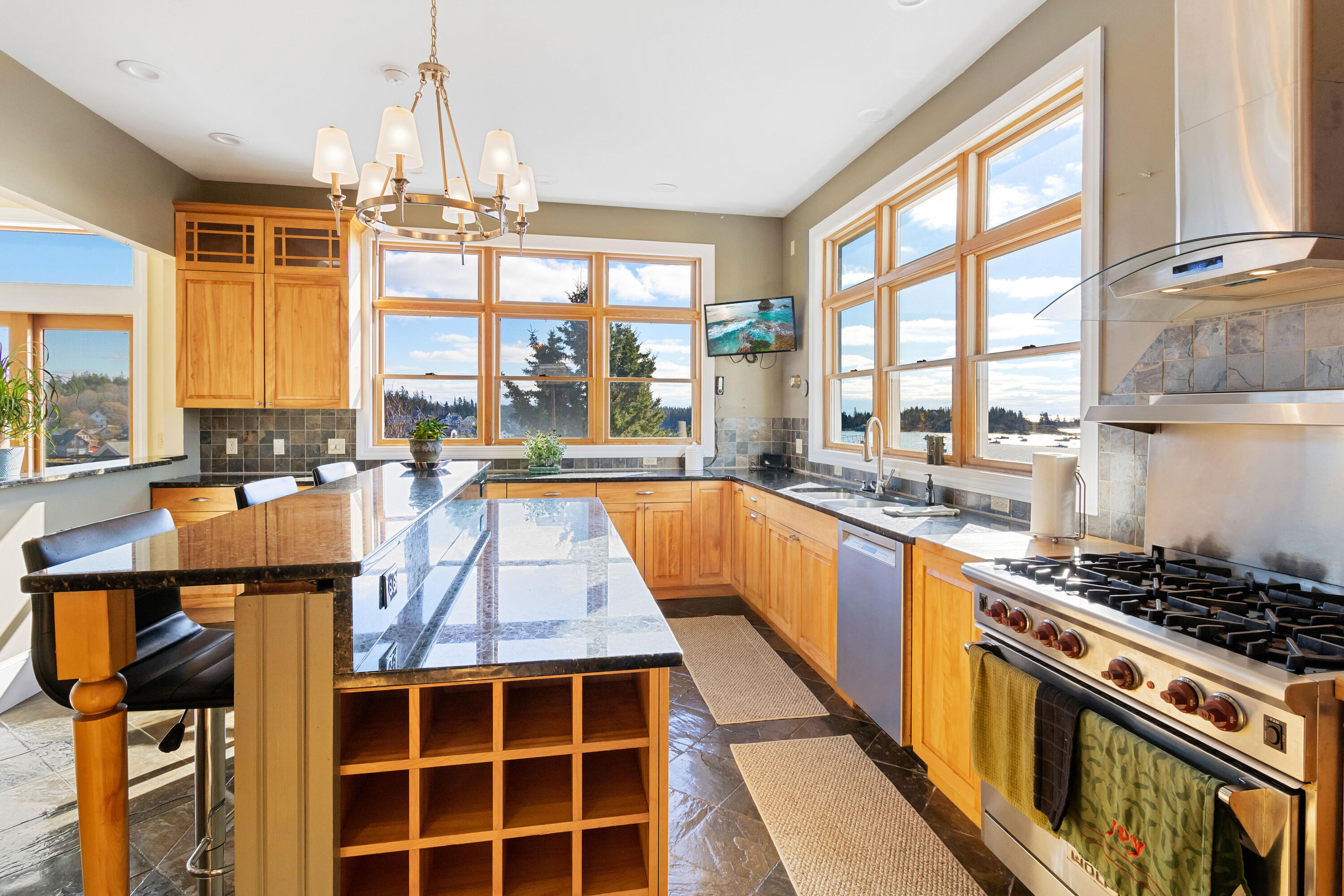 Vinalhaven, Maine, 04863, United States, 4 Bedrooms Bedrooms, ,4 BathroomsBathrooms,Residential,Active,2029769