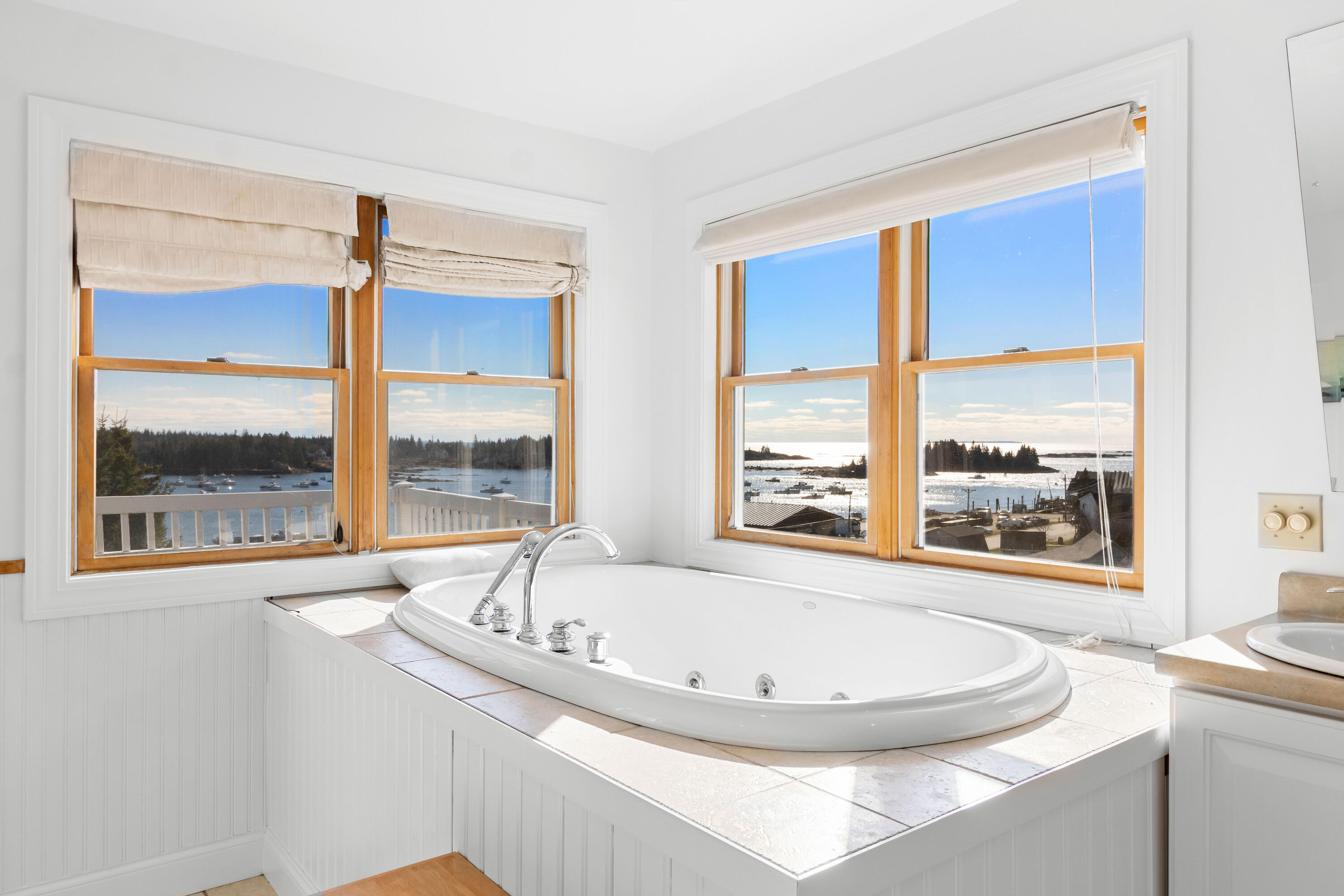 Vinalhaven, Maine, 04863, United States, 4 Bedrooms Bedrooms, ,4 BathroomsBathrooms,Residential,Active,2029769
