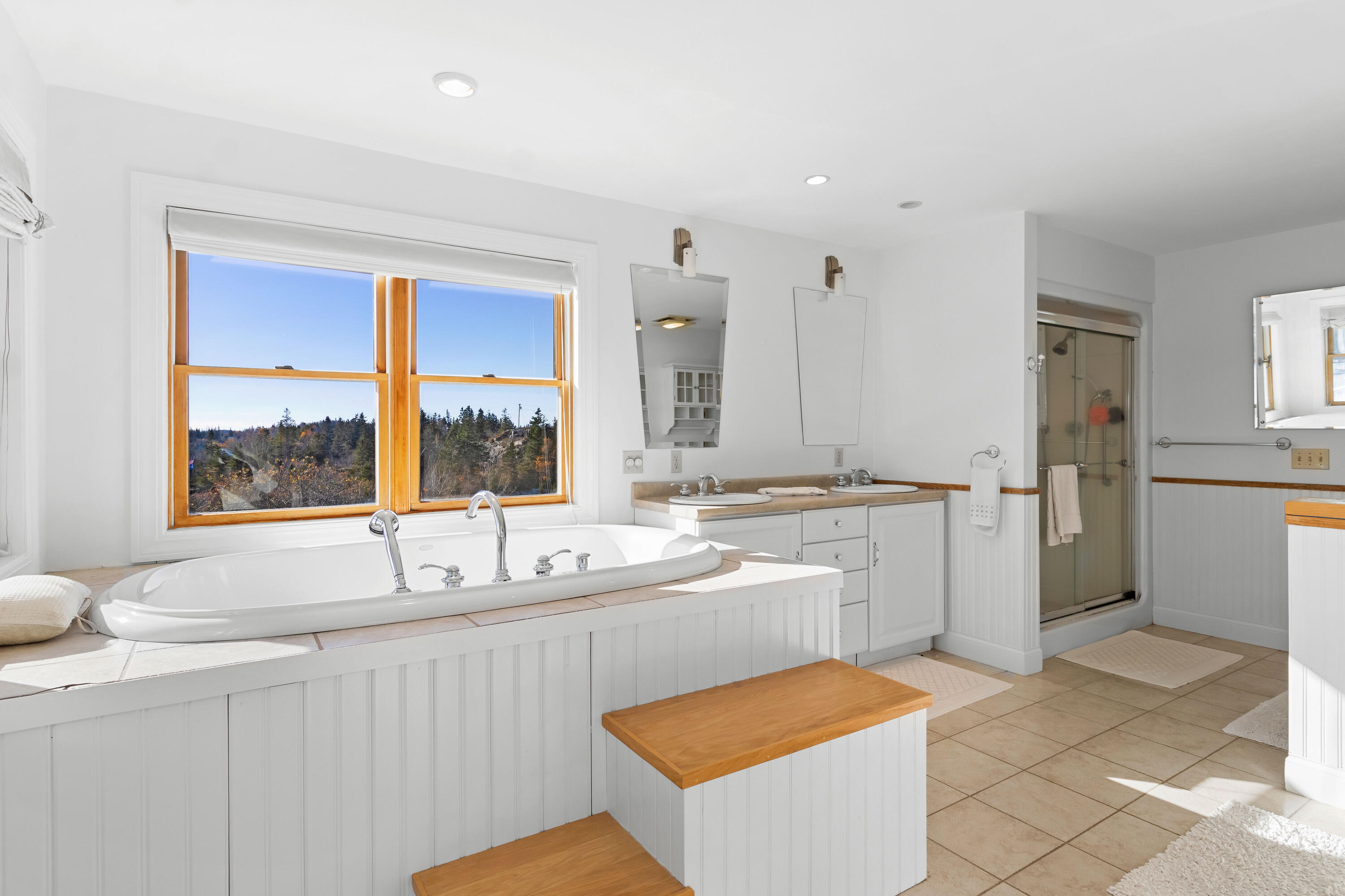 Vinalhaven, Maine, 04863, United States, 4 Bedrooms Bedrooms, ,4 BathroomsBathrooms,Residential,Active,2029769