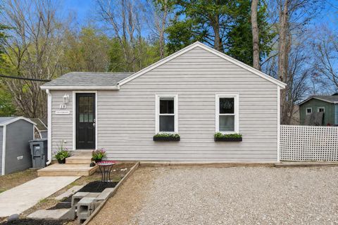 Photo of 13 Highland Avenue, Cumberland, ME 04021 (MLS # 1659485)