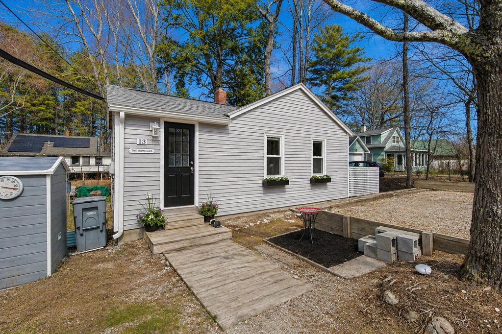 Photo of 13 Highland Avenue, Cumberland, ME 04021 (MLS # 1659485)