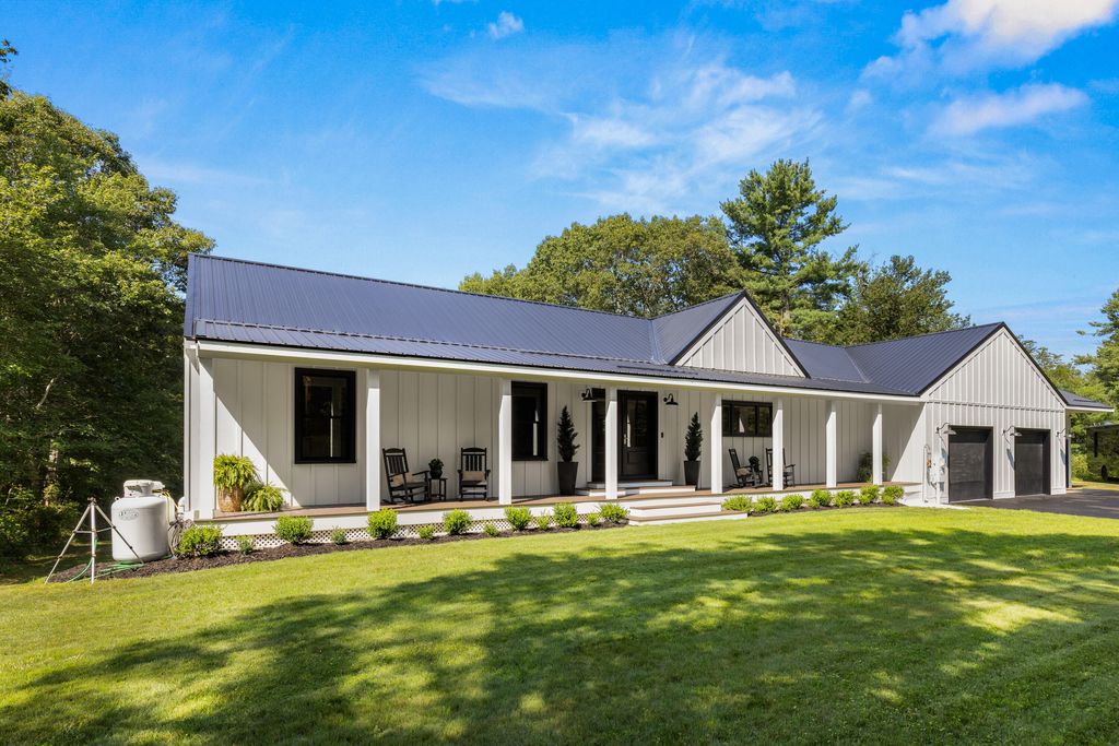 Photo of 10 Lewis Road, Kittery, ME 03904 (MLS # 1638489)