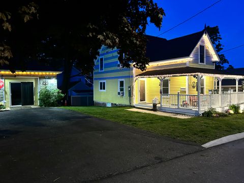 Photo of 32 W W. Old Orchard Avenue, Old Orchard Beach, ME 04064 (MLS # 1659346)