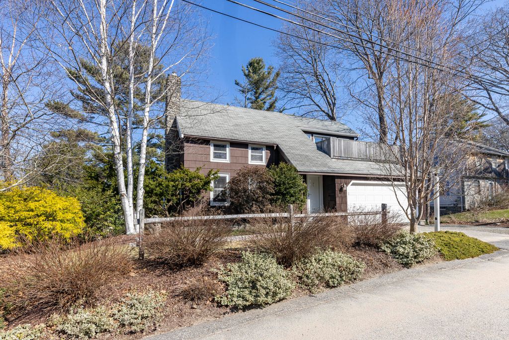 Photo of 59 Ocean View Road, Cape Elizabeth, ME 04107 (MLS # 1657134)