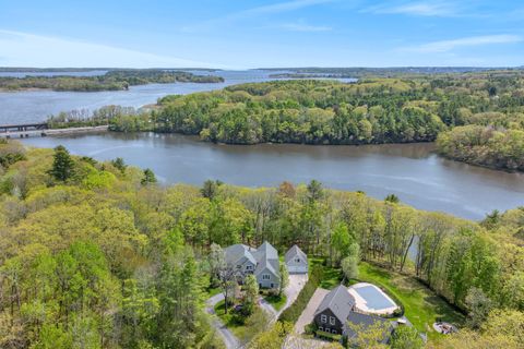 Photo of 26 Veronica Lane, Falmouth, ME 04105 (MLS # 1664043)