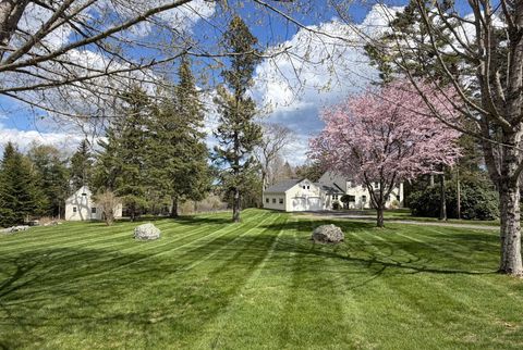 Photo of 154 Chestnut Street, Camden, ME 04843 (MLS # 1662732)