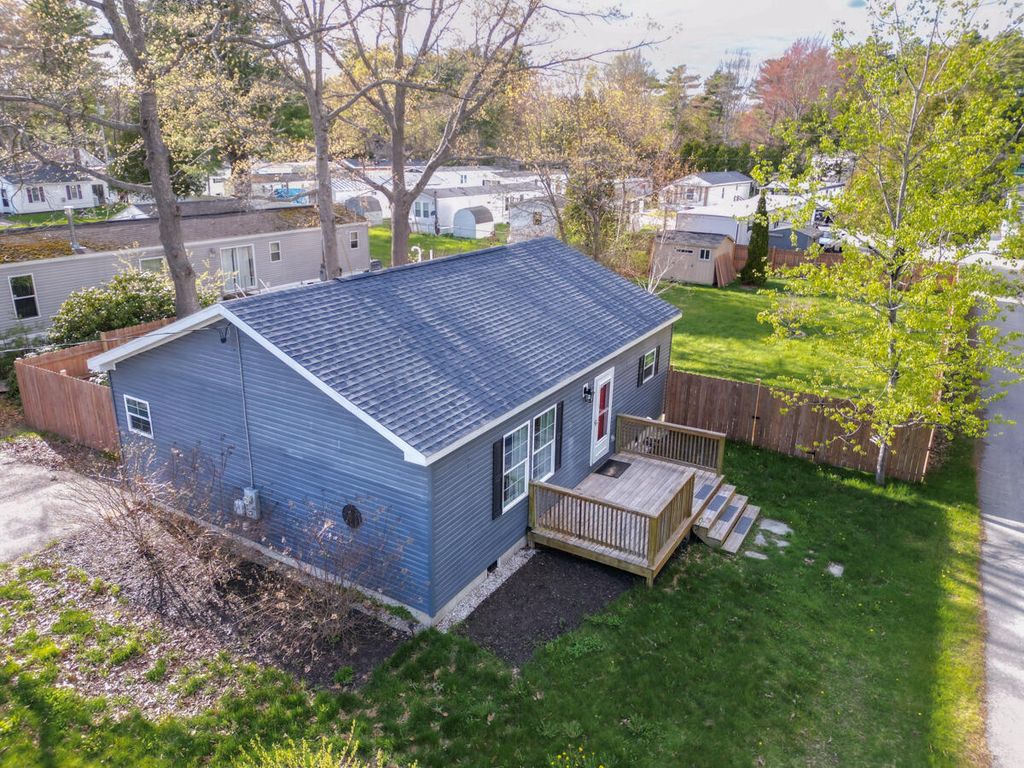 Photo of 7 Davis Street, Brunswick, ME 04011 (MLS # 1662220)